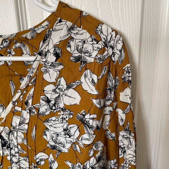 fun2fun | Peasant Blouse | Mustard Color with White Floral Pattern | Siz… - Picture 5 of 13